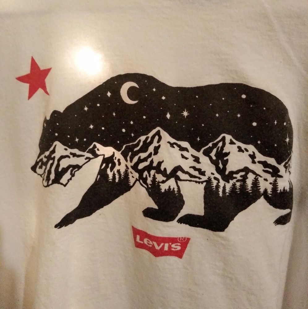 Levi's extra large white shirt with bear